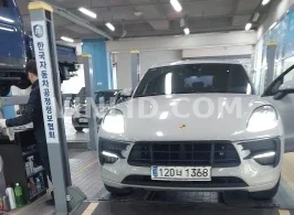 2021 Porsche Macan - Photo 1