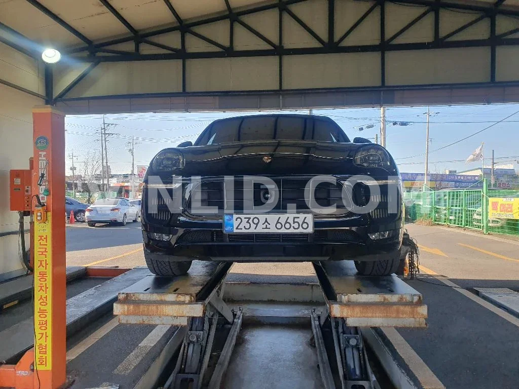 2017 Porsche Macan GTS - Photo 1