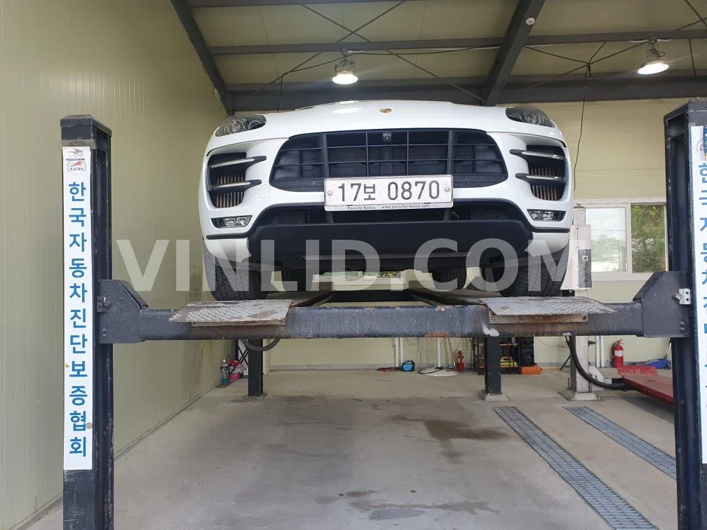 2016 Porsche Macan Turbo - Photo 1