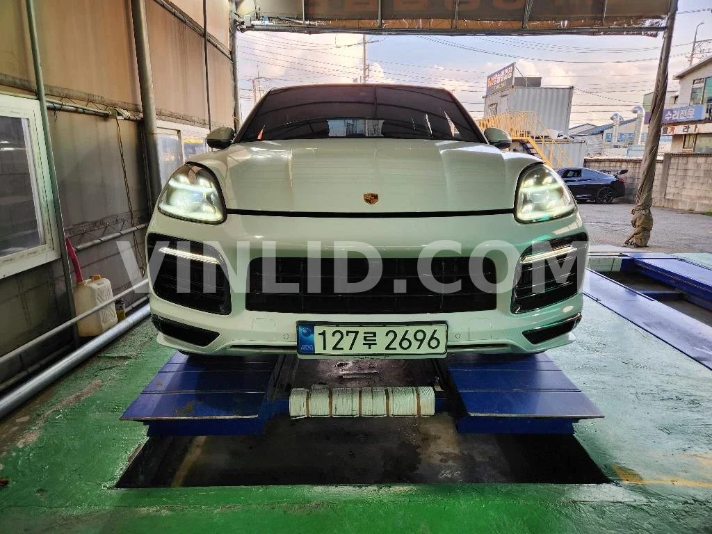 2021 Porsche Cayenne COUPE (5 Seater) - Photo 1