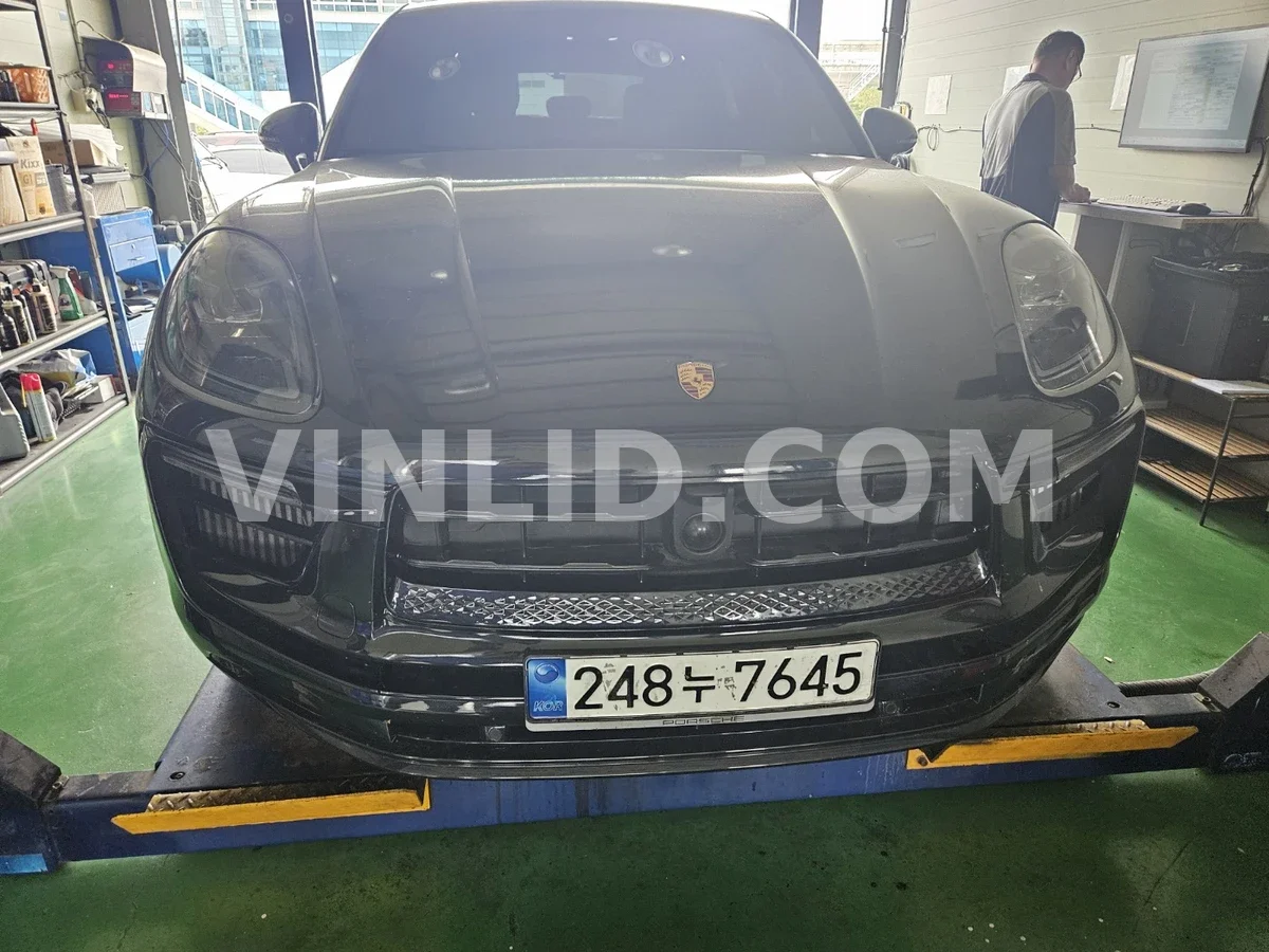 2023 Porsche Macan - Photo 1