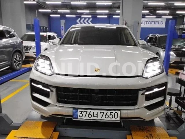 2024 Porsche Cayenne - Photo 1