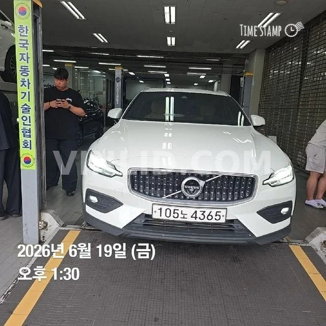 2020 Volvo V60 - Photo 1