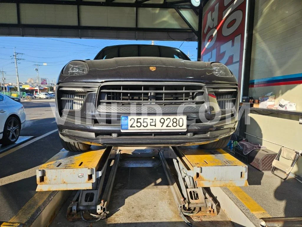 2022 Porsche Macan S - Photo 1