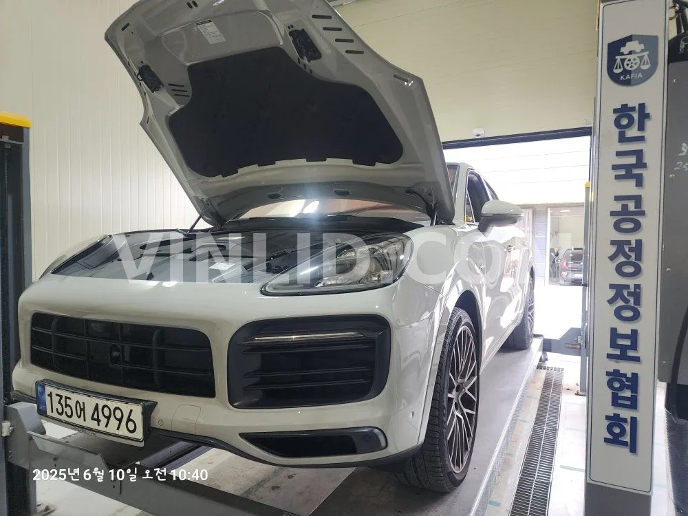 2021 Porsche Cayenne E-Hybrid COUPE (5 Seater) - Photo 1