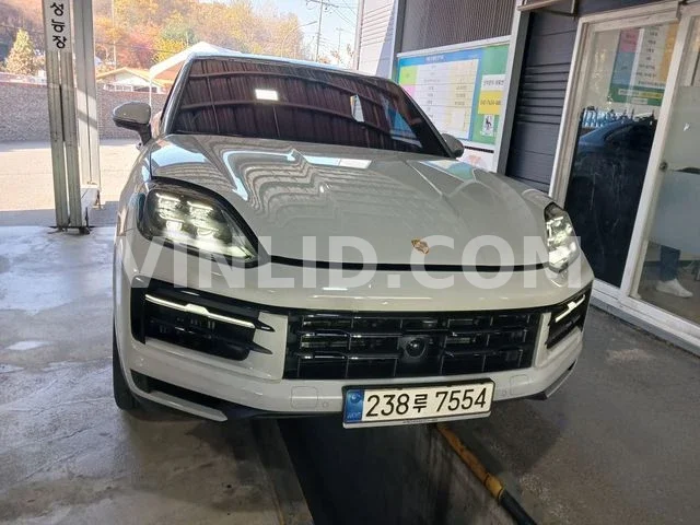 2024 Porsche Cayenne E-Hybrid COUPE (5 Seater) - Photo 1