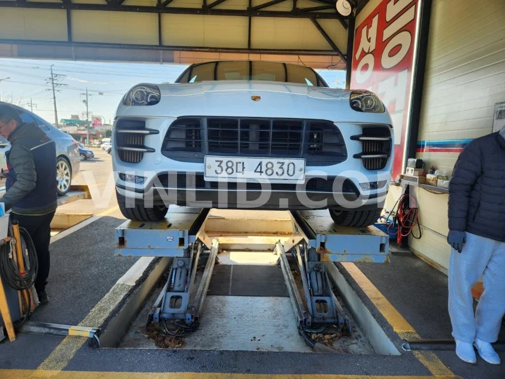 2015 Porsche Macan Turbo - Photo 1