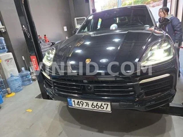 2021 Porsche Cayenne - Photo 1
