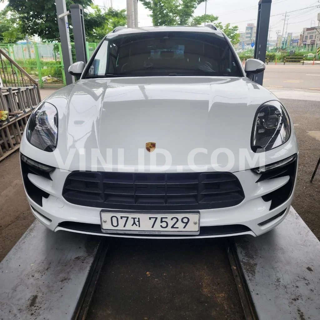 2018 Porsche Macan GTS - Photo 1