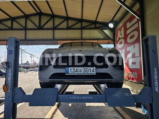 2020 Porsche Macan - Photo 1
