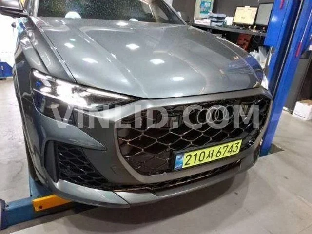 2025 Audi RSQ 8 - Photo 1