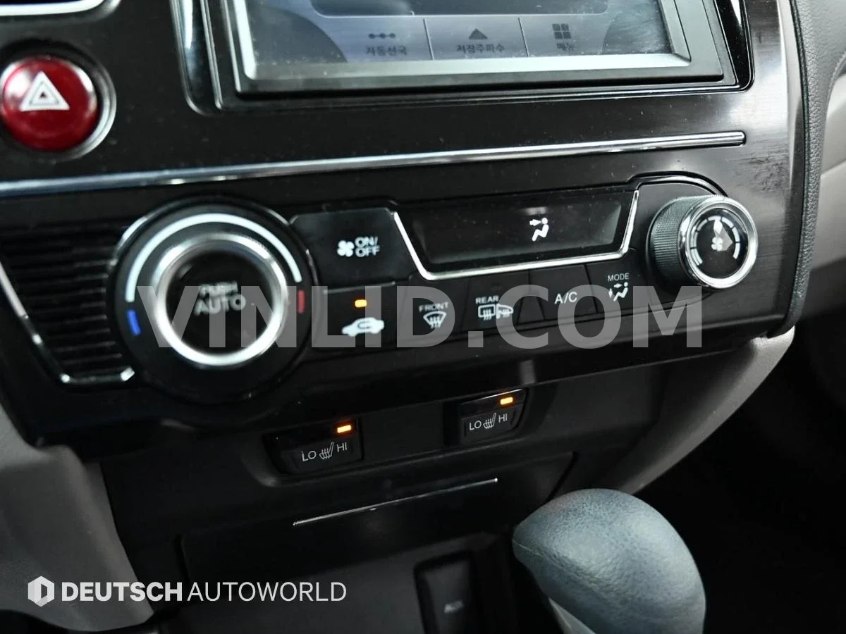 2013 Honda Civic Hybrid - Photo 18