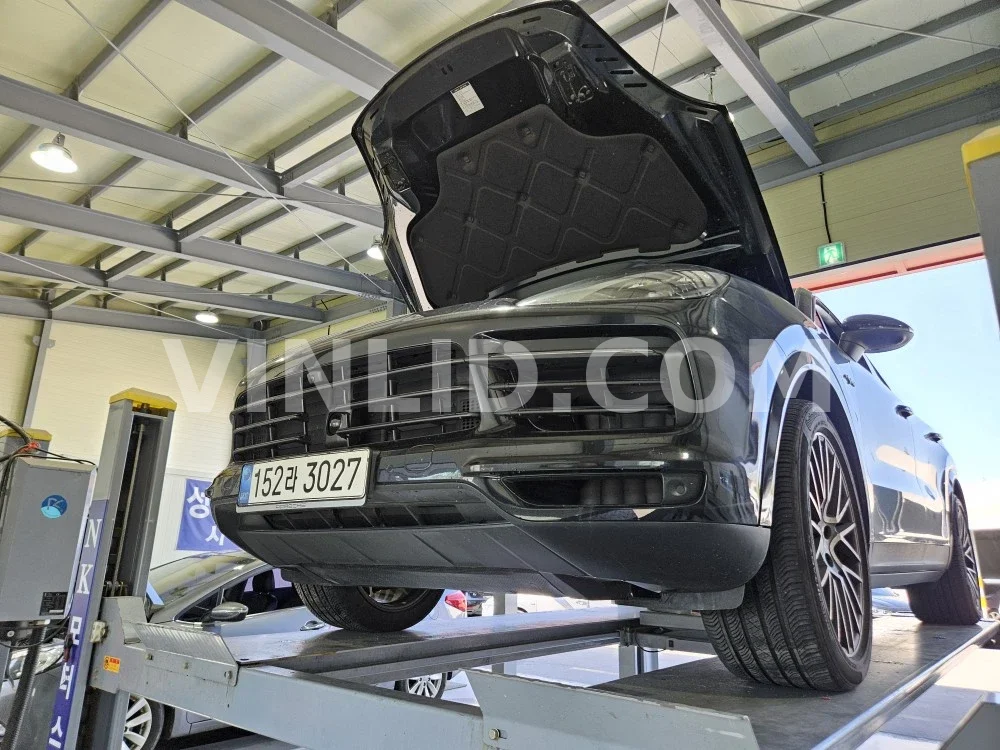 2022 Porsche Cayenne E-Hybrid COUPE (5 Seater) - Photo 1