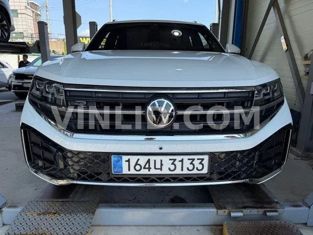 2025 Volkswagen Touareg - Photo 1