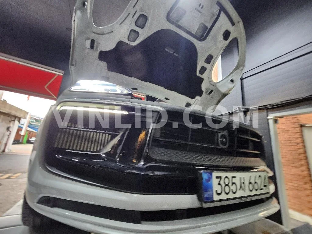 2022 Porsche Macan S - Photo 1