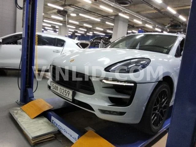 2016 Porsche Macan - Photo 1