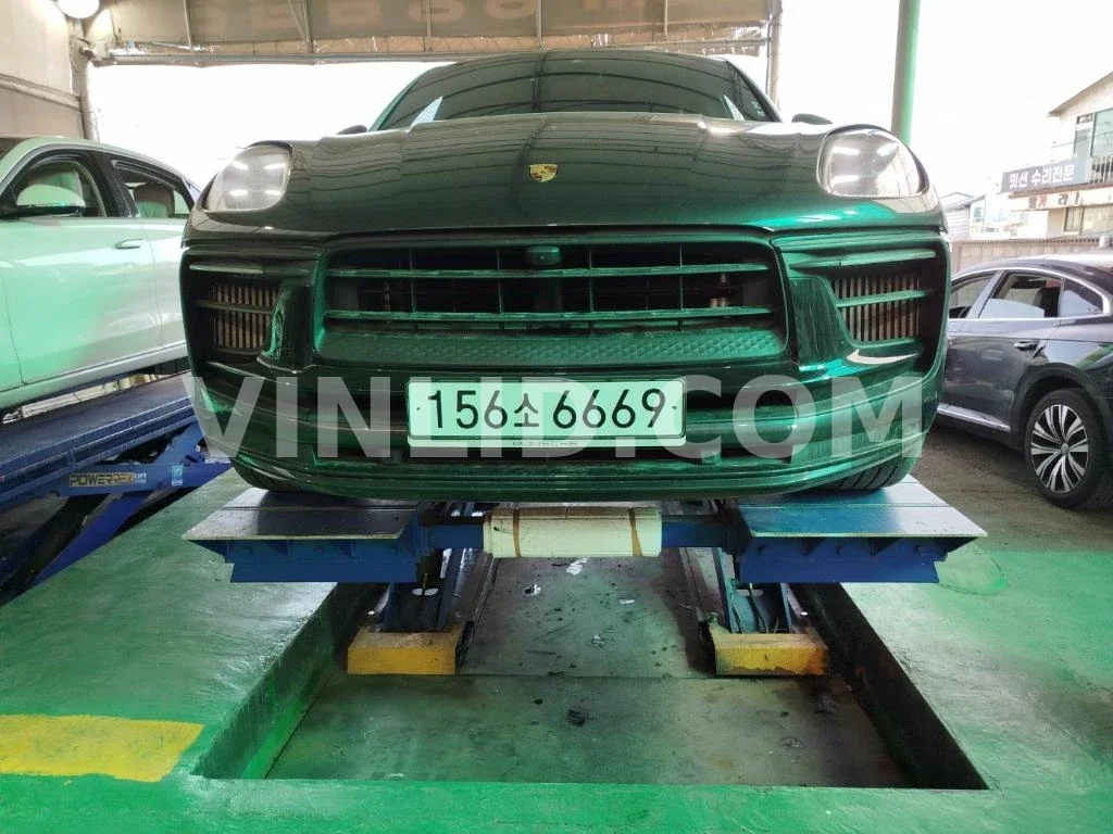 2022 Porsche Macan S - Photo 1