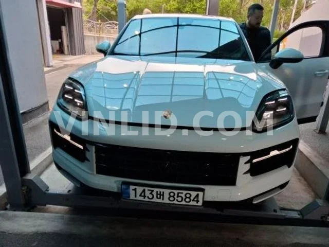 2024 Porsche Cayenne - Photo 1