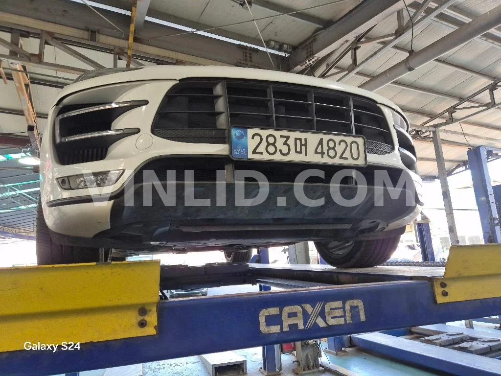 2016 Porsche Macan Turbo - Photo 1