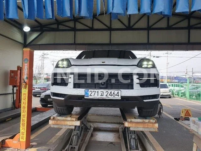 2025 Porsche Cayenne - Photo 1