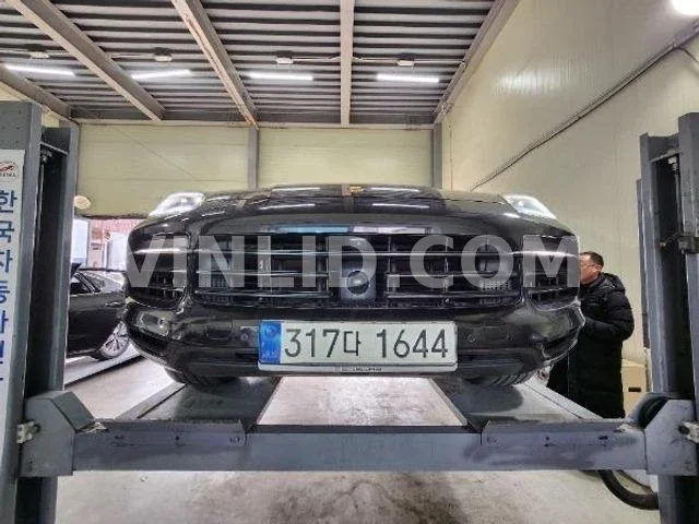 2021 Porsche Cayenne - Photo 1