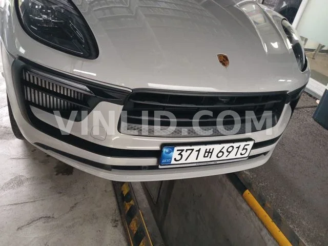 2022 Porsche Macan S - Photo 1