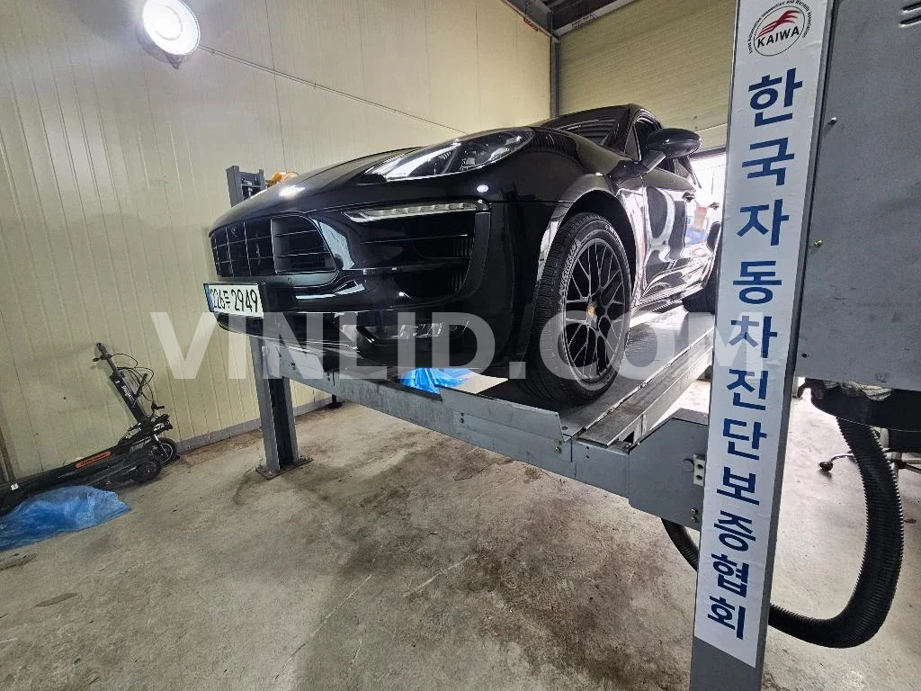 2017 Porsche Macan GTS - Photo 1