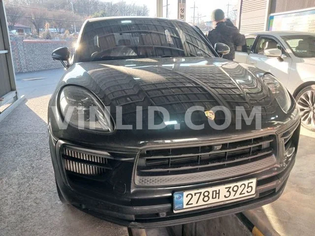 2022 Porsche Macan S - Photo 1