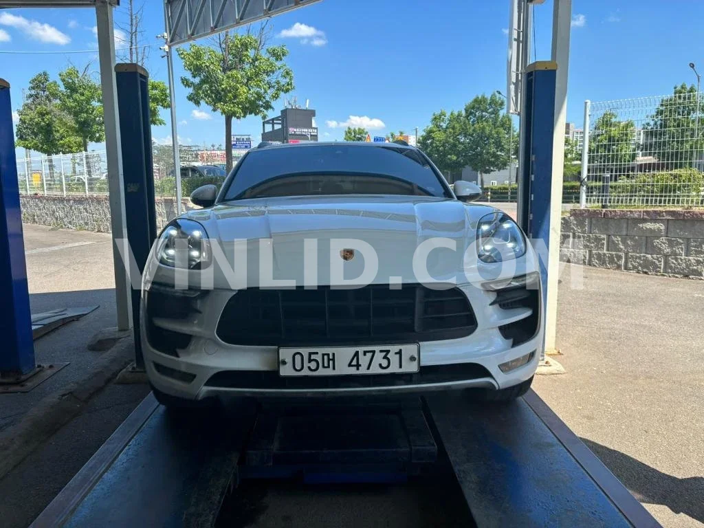 2018 Porsche Macan GTS - Photo 1