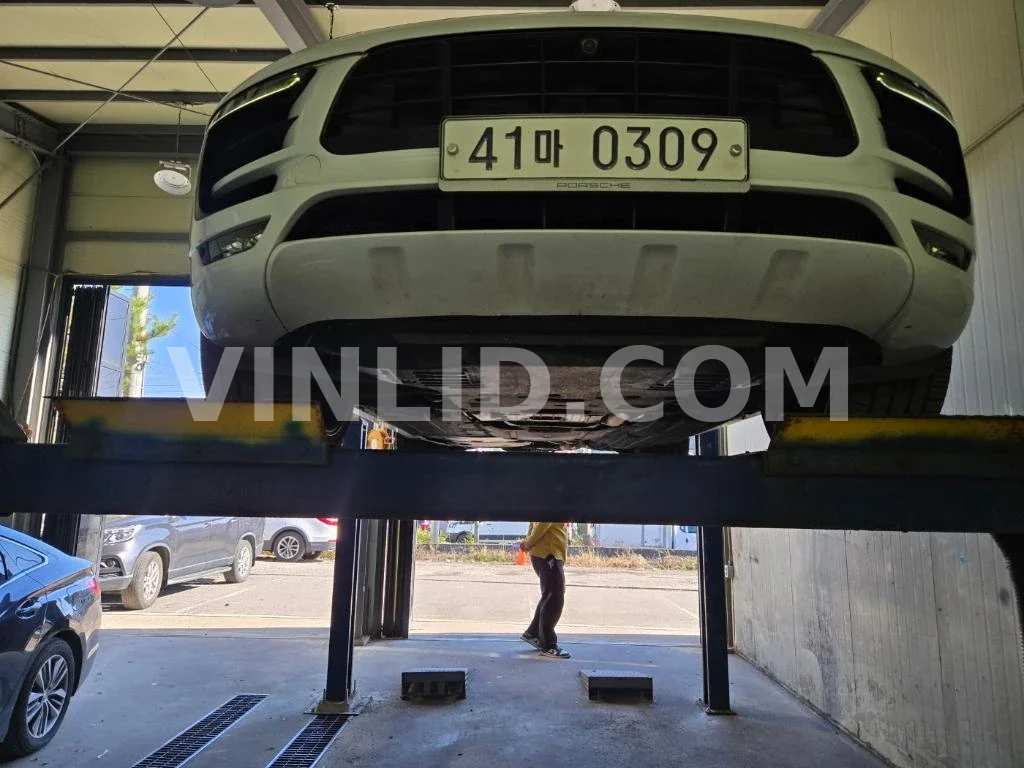 2017 Porsche Macan Turbo - Photo 1