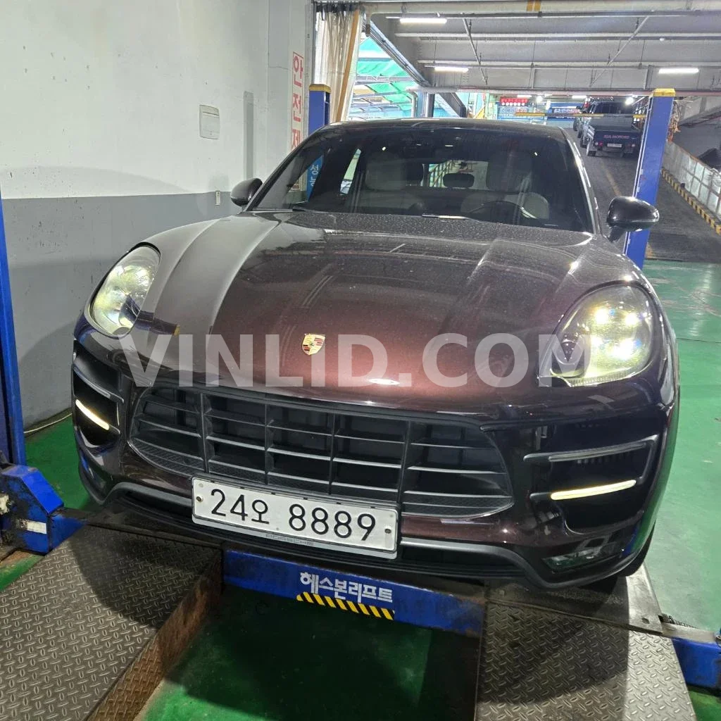 2016 Porsche Macan Turbo - Photo 1
