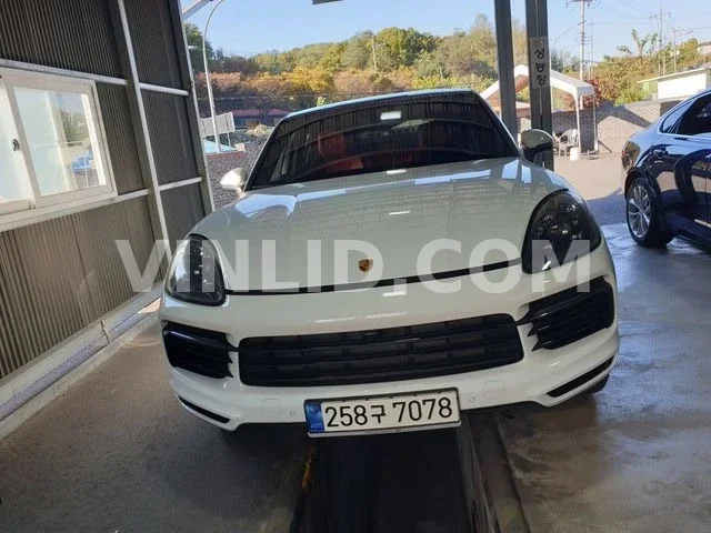 2021 Porsche Cayenne - Photo 1