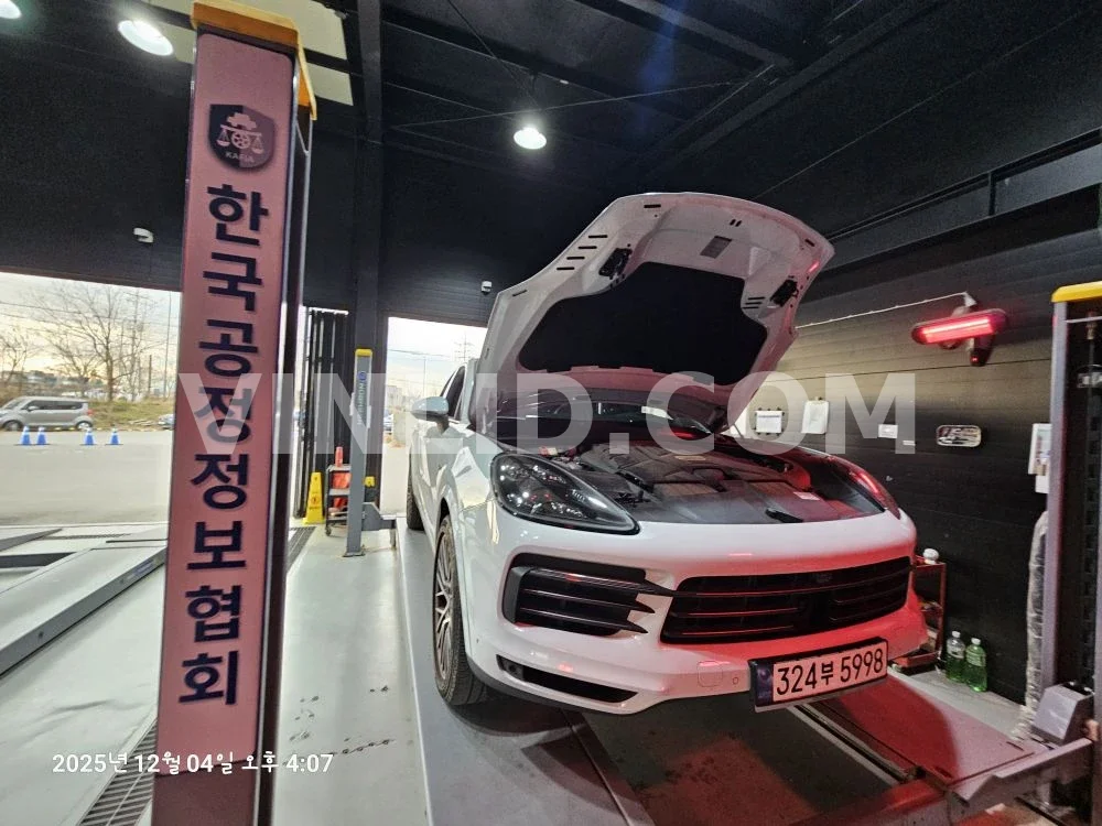 2023 Porsche Cayenne E-Hybrid COUPE (5 Seater) - Photo 1