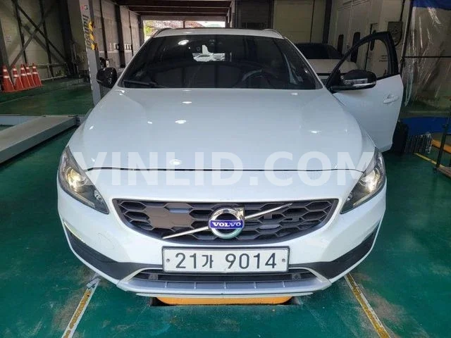 2017 Volvo V60 - Photo 1