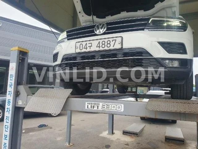2018 Volkswagen Tiguan - Photo 1