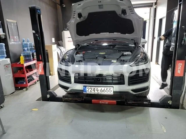 2023 Porsche Cayenne - Photo 1