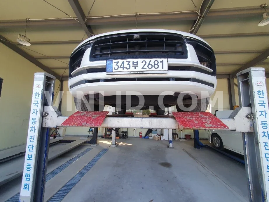 2022 Porsche Macan S - Photo 1