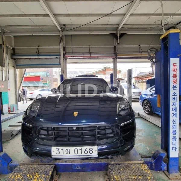 2017 Porsche Macan GTS - Photo 1
