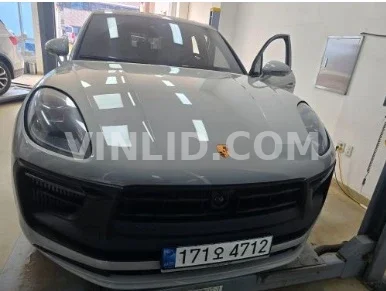2022 Porsche Macan - Photo 1