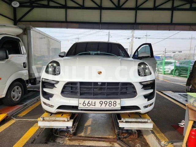 2017 Porsche Macan GTS - Photo 1