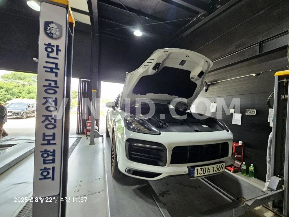2021 Porsche Cayenne E-Hybrid COUPE (5 Seater) - Photo 1