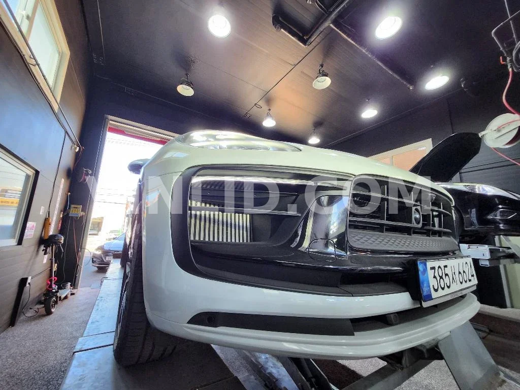 2022 Porsche Macan S - Photo 1