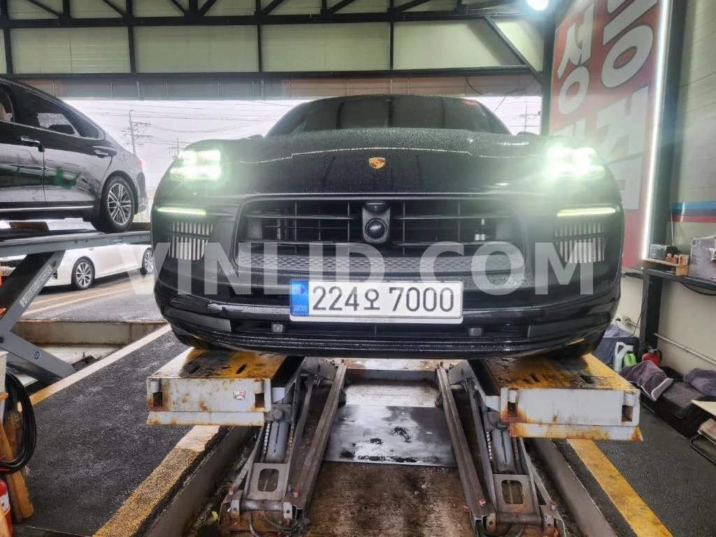 2023 Porsche Macan GTS - Photo 1