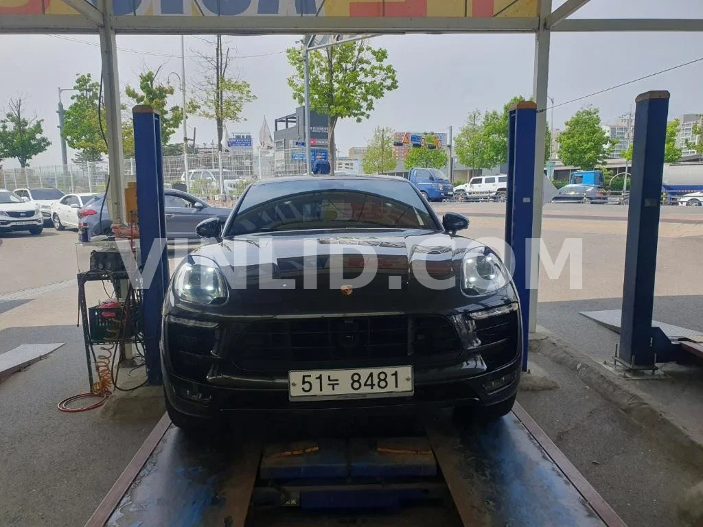 2018 Porsche Macan GTS - Photo 1