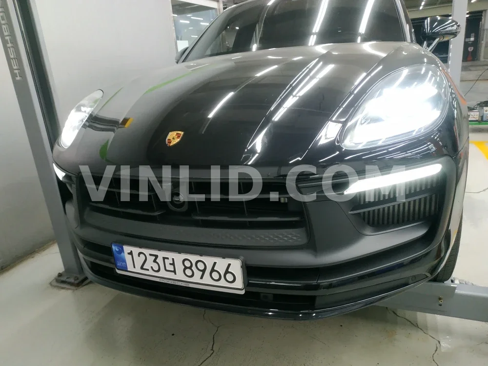 2022 Porsche Macan - Photo 1