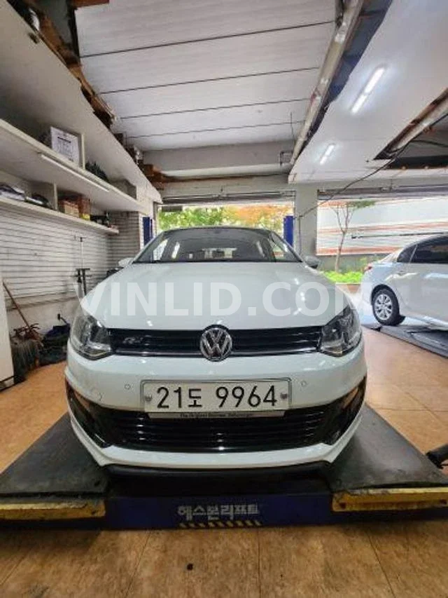 2015 Volkswagen Polo - Photo 1