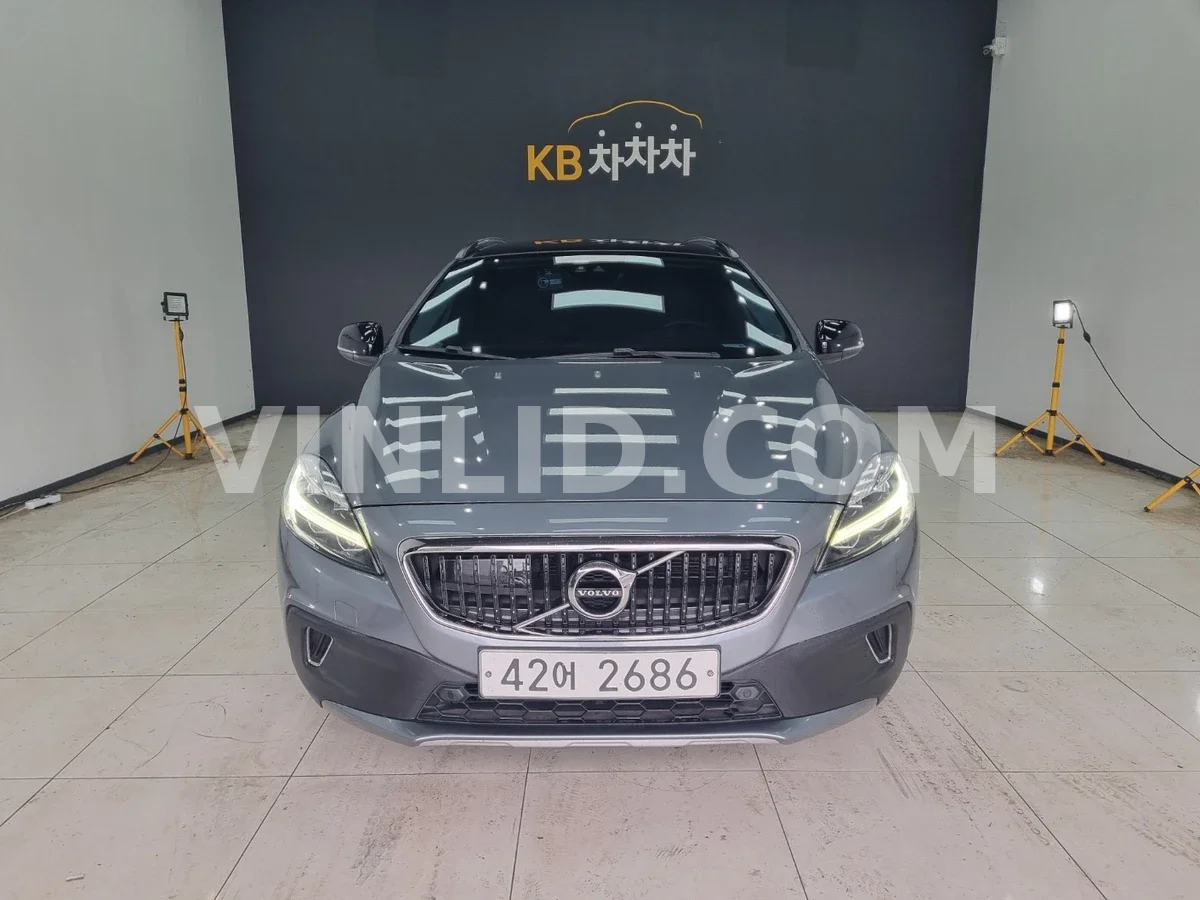 2019 Volvo V40 - Photo 1