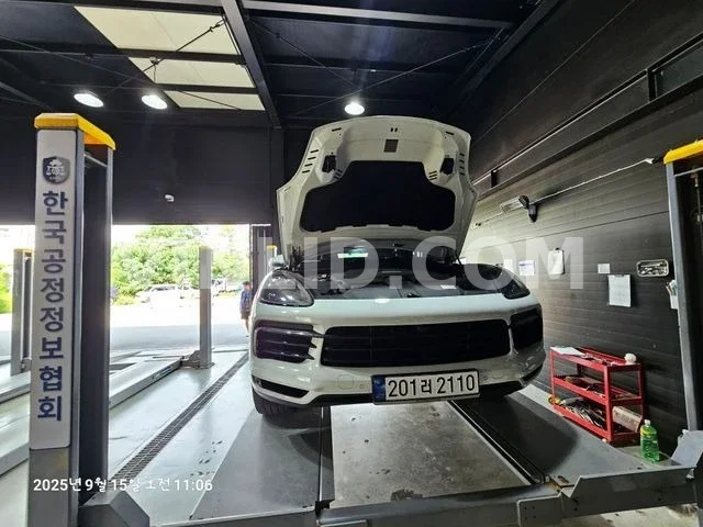 2021 Porsche Cayenne - Photo 1