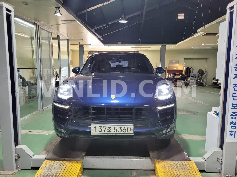 2018 Porsche Macan GTS - Photo 1