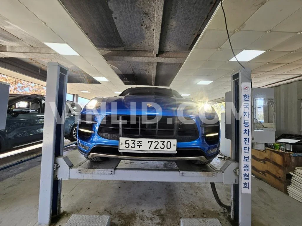 2015 Porsche Macan Turbo - Photo 1